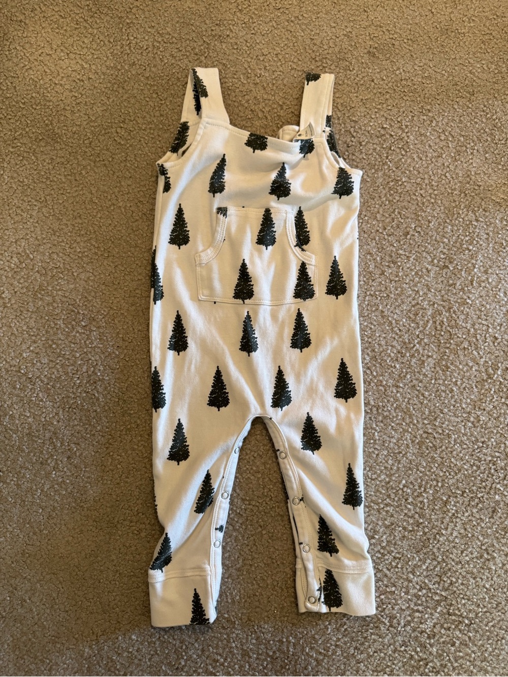 kate quinn Christmas tree overall